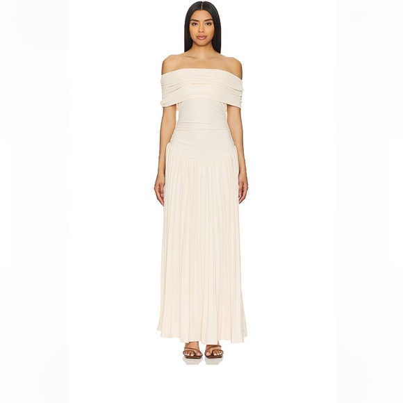 Field Of Dreams Dress in Oatmeal
LIONESS - Picture 5 of 7